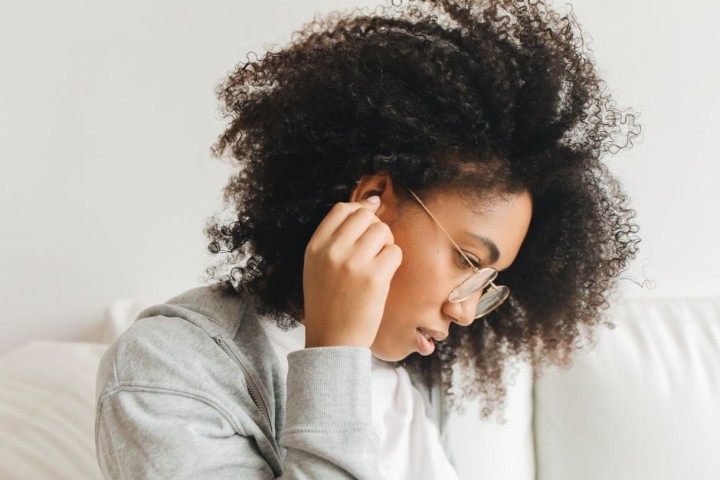 Acouphène oreille gauche : causes et solutions
